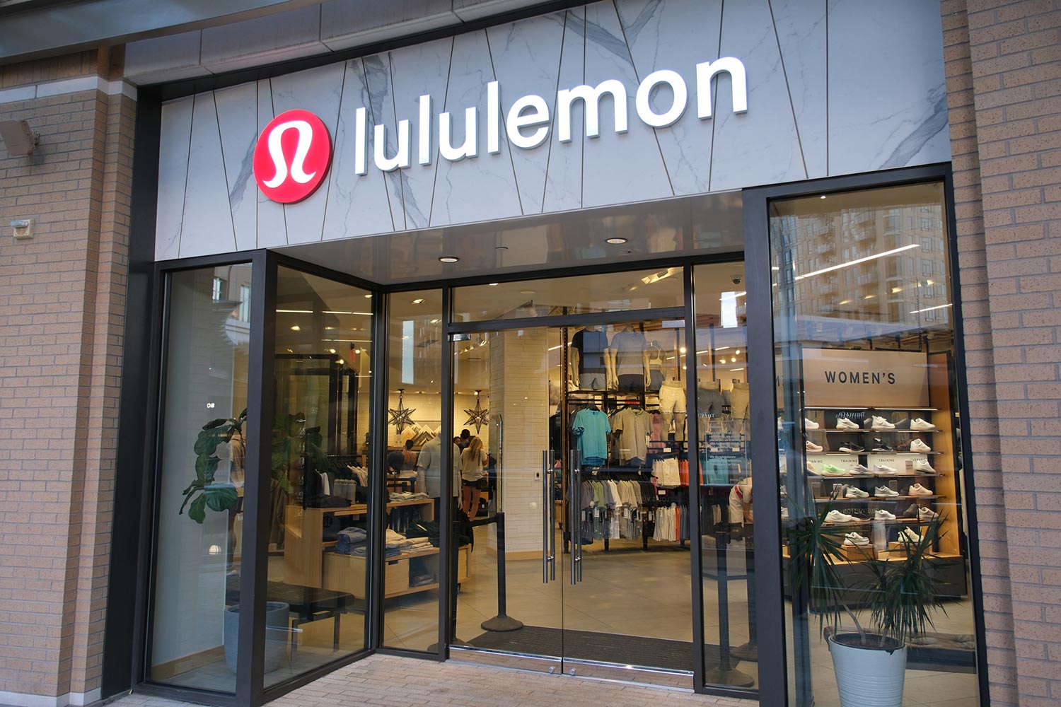 how to get lululemon military discount online